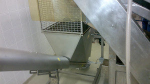Heated screw conveyor